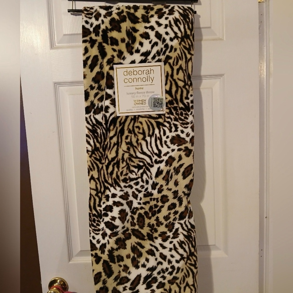 NWT Deborah Connolly Leopard Print Luxury Fleece Throw